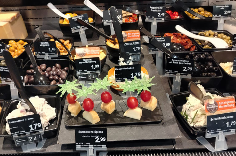 Auch verschiedene Antipasti sind an den Frischetheken bei EDEKA Deckenbach erhältlich