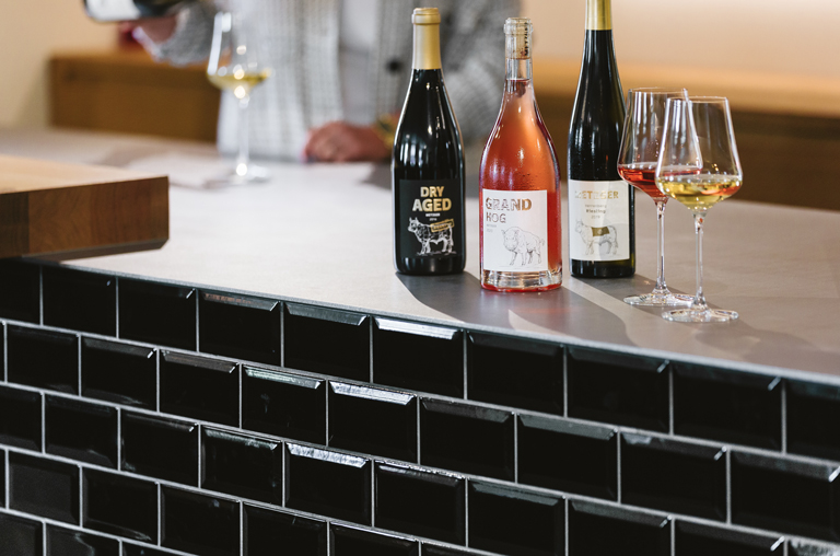 Edle Weine aus der Region bei EDEKA Deckenbach: Auch die ausgezeichneten Metzger-Weine zählen dazu. ©André Kunz, Pfalzweinfoto