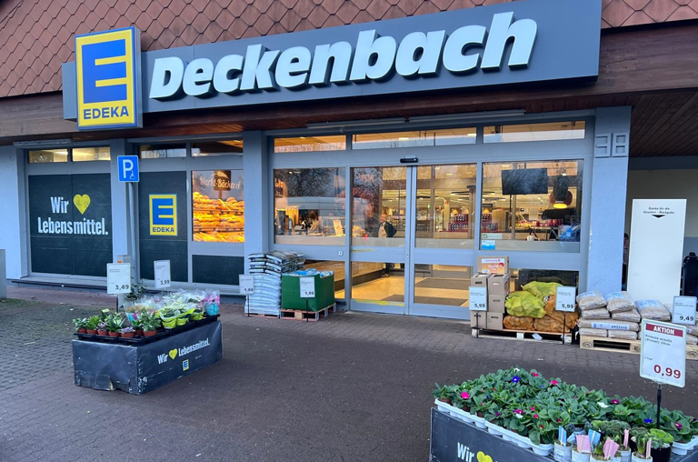 Die Verantwortlichen aus allen EDEKA-Deckenbach-Märkten bedanken sich bei allen Kunden für die Treue in 2024 und wünschen einen entspannten Jahreswechsel