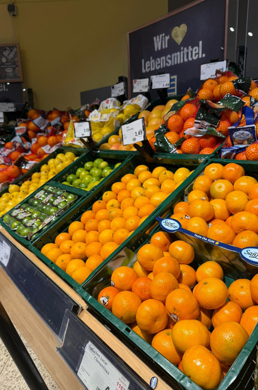 Bei EDEKA Deckenbach warten gesunde Zitrusfrüchte in allen Formen und Farben auf die Kunden