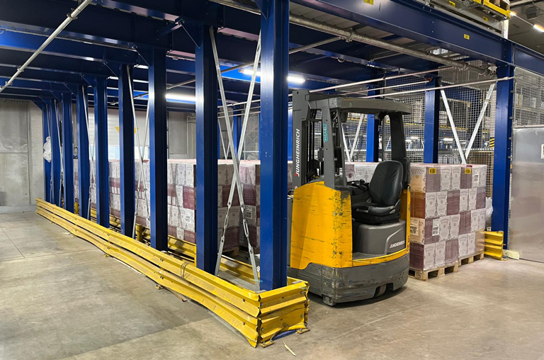 Beim Besuch des EDEKA-Südwest-Zentrallagers in Heddesheim bekamen die Mitarbeitenden von EDEKA Deckenbach in Mainz wertvolle Einblicke in die Abläufen am großen Logistikstandort