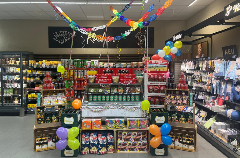 Fastnacht Aufbau bei EDEKA Deckenbach in Mainz