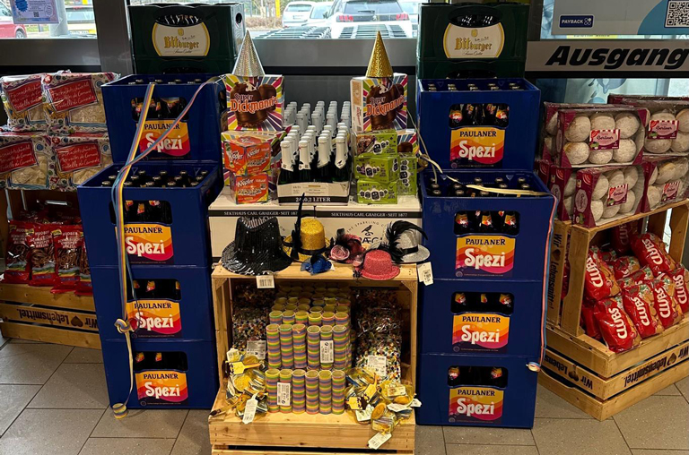 Fastnacht Aufbau bei EDEKA Deckenbach in Mainz