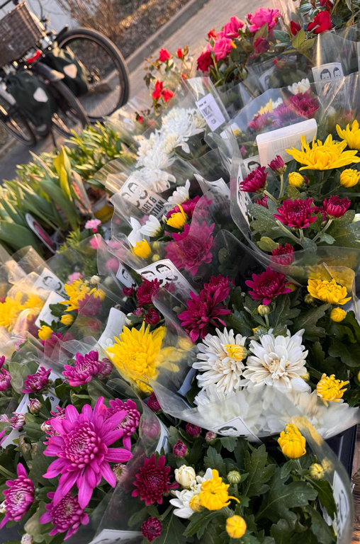 Die saisonale Blumenvielfalt von Bart & Bastian bei EDEKA Deckenbach