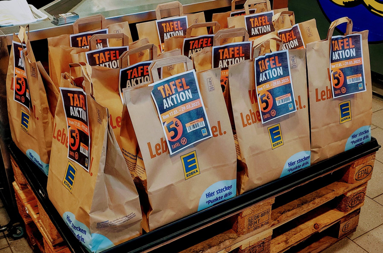 Mit der Tafel-Aktion unterstützt EDEKA Deckenbach gemeinsam mit den Kunden die Tafeln in der Region