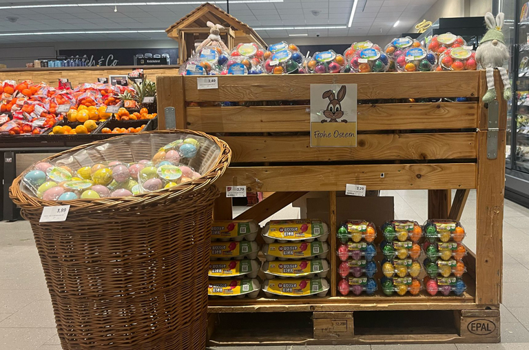 Eieraufbau zu Ostern bei EDEKA Deckenbach