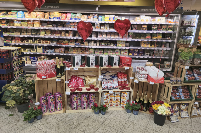 Muttertags-Aufbau im EDEKA-Deckenbach-Markt