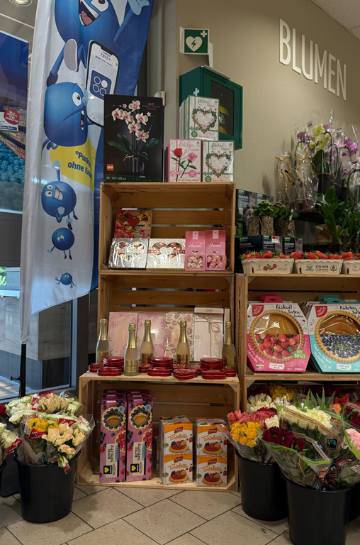 Muttertags-Aufbau im EDEKA-Deckenbach-Markt