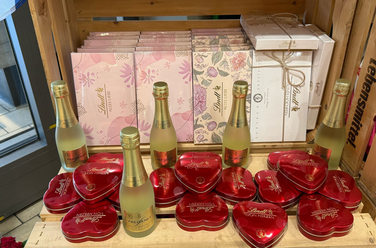Freixenet-Sekt und Lindt-Pralinen