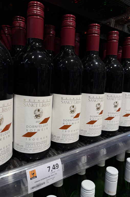 Rotweinflaschen vom Weingut Sankt Urban in Mainz