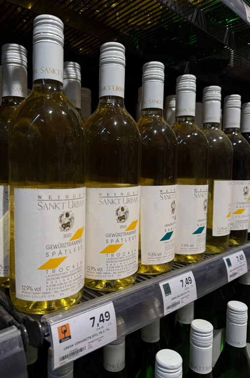 Weißweinflaschen vom Weingut Sankt Urban in Mainz