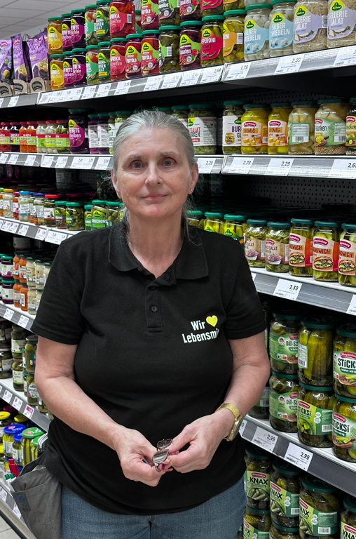 Rentner-Minijobberin Frau Heimig aus dem Markt in Mainz-Laubenheim