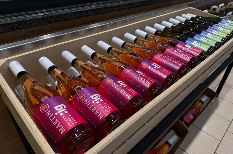 Die iG-Sonderedition vom Weingut Martin. Aufbau mit Grauburgunder und Rosé im Markt