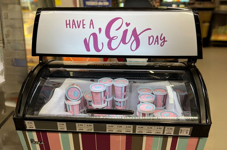 Die Kühltruhe von N'Eis im Markt von EDEKA Deckenbach