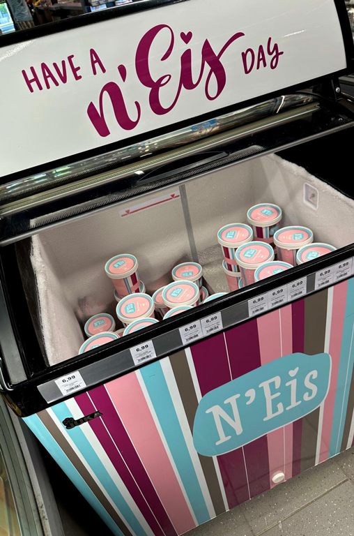 Die Kühltruhe von N'Eis im Markt von EDEKA Deckenbach