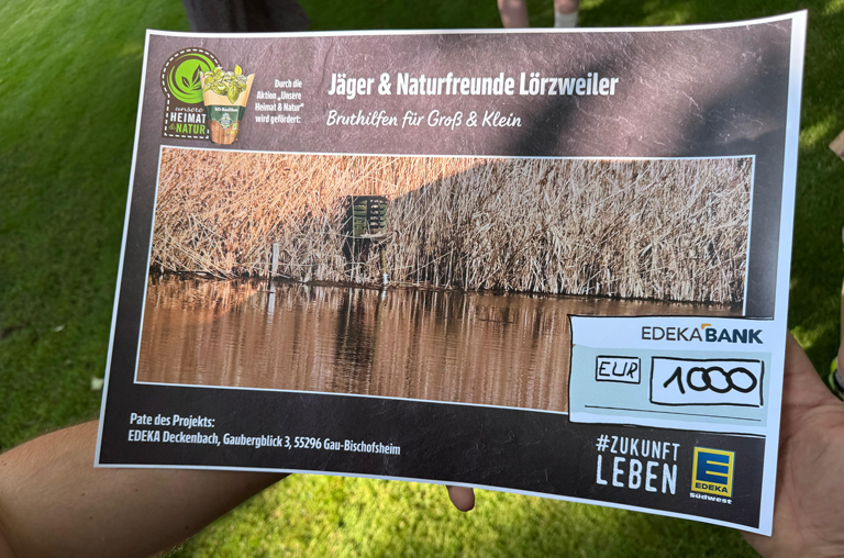 Der symbolische Spendescheck