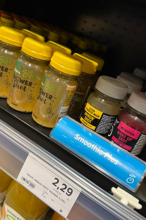 Verschiedene Ingwer Shots im Regal von EDEKA Deckenbach