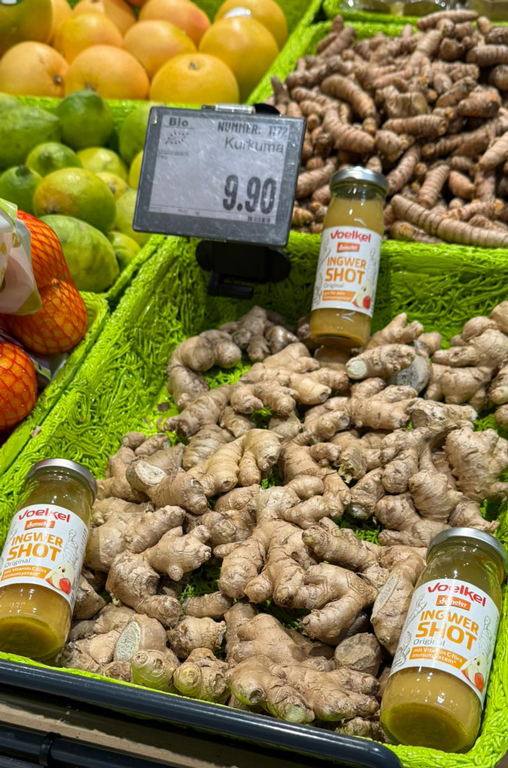 Frischer Ingwer in der Obst- und Gemüseabteilung bei EDEKA Deckenbach