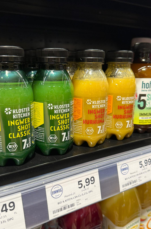 Verschiedene Ingwer Shots im Regal von EDEKA Deckenbach