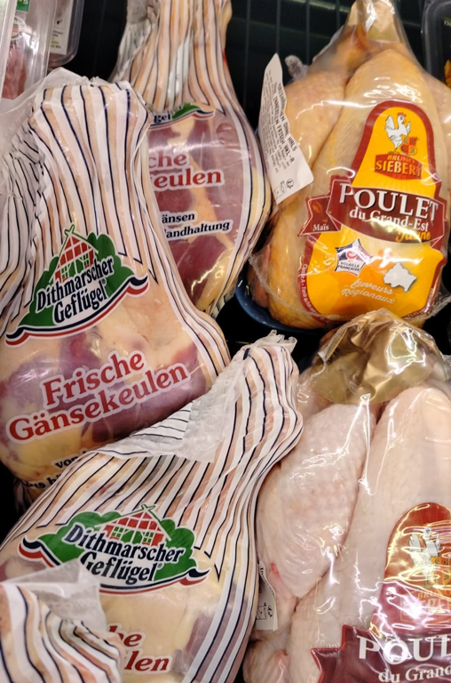 Frische Gänse im Tiefkühlregal bei EDEKA Deckenbach