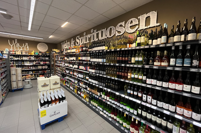 Wein- und Spirituosenabteilung EDEKA Deckebach