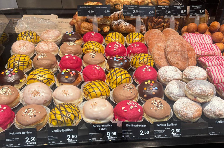 Kreppel in der Markt-Bäckerei für Fastnacht