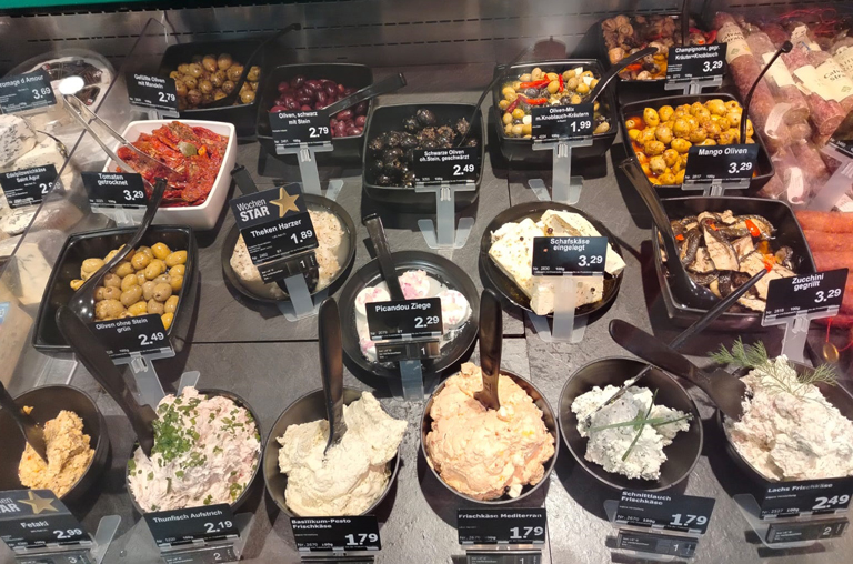 Osterspezialitäten von unseren Bedientheken