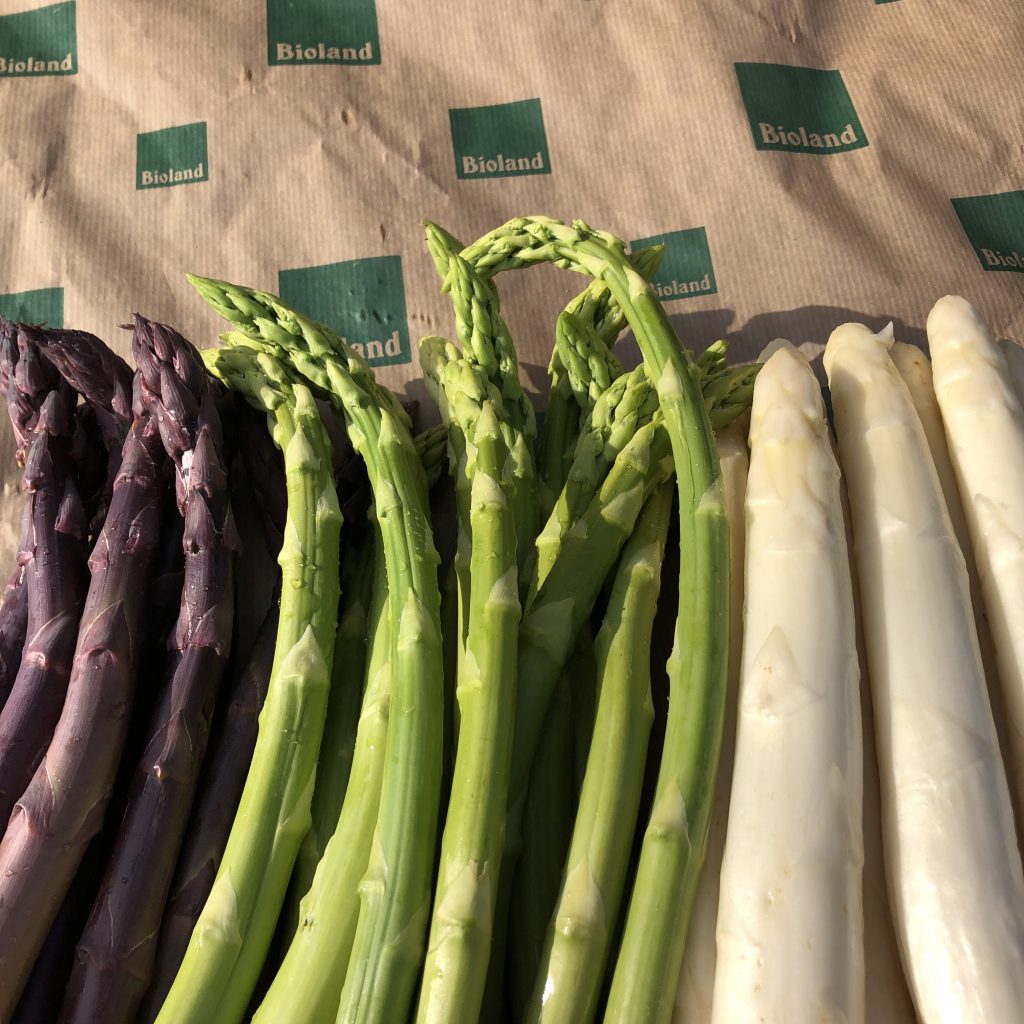 Spargel- und Rhabarberzeit